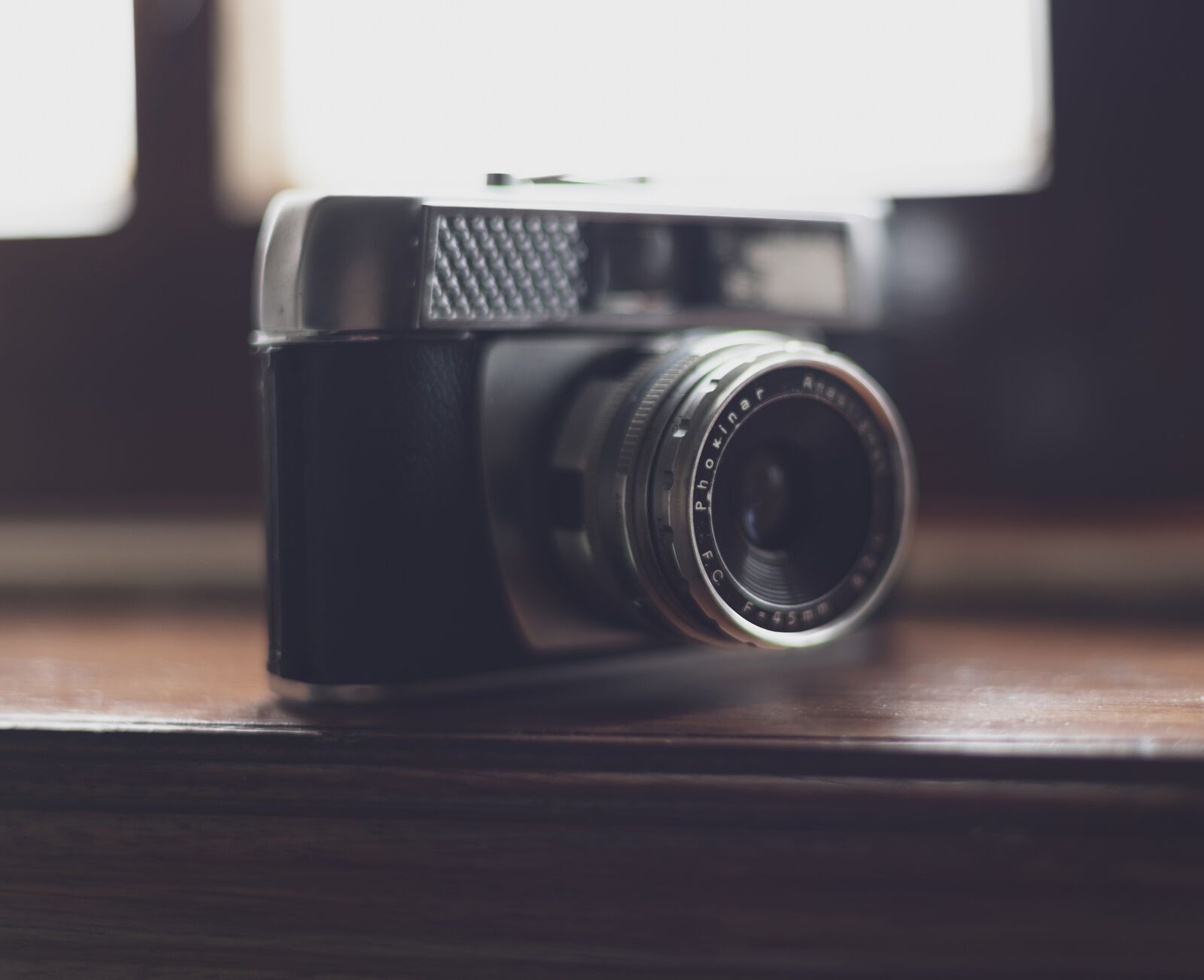 Nature morte, appareil photo argentique